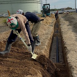 ケーブル埋設作業